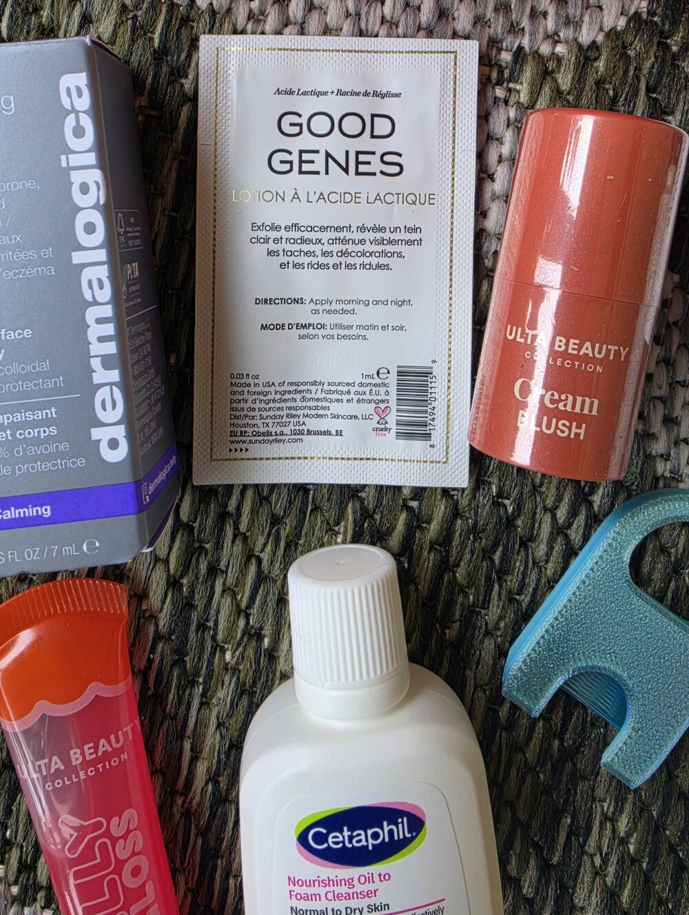 Makeup Bag & Sample Bundle - Picture 5 of 9